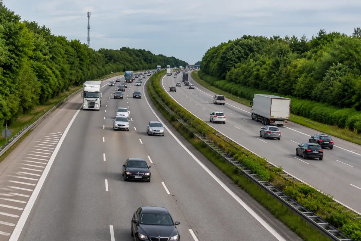 Ny asfalt på E45 ved Randers fører til spærringer i tre uger